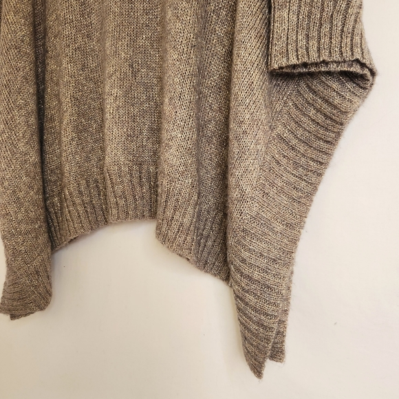 NWT Tommy Bahama Oversized Pullover with Gold Metal Fibers womens size s… - Picture 7 of 17